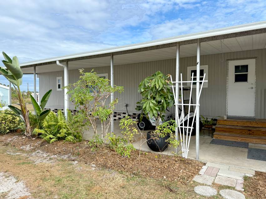 17 Larkspur Ave a Palmetto, FL Mobile or Manufactured Home for Sale